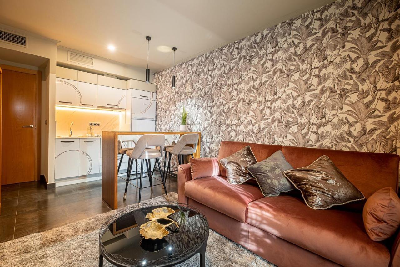 On Suites Sevilla Apartments Designed For Adults ภายนอก รูปภาพ