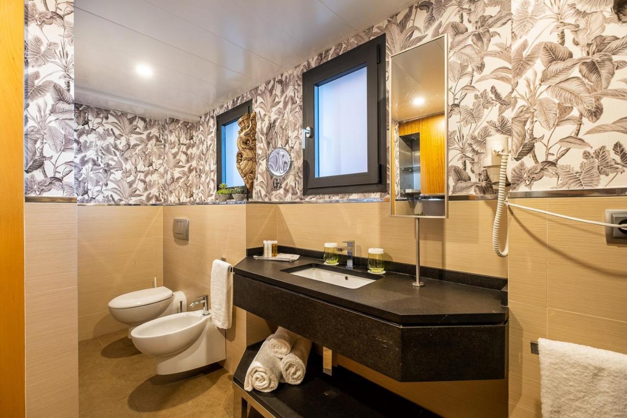 On Suites Sevilla Apartments Designed For Adults ภายนอก รูปภาพ